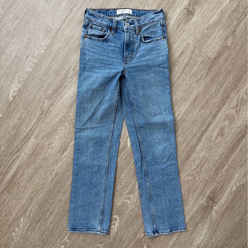 Abercrombie Midrise 90’s Straight Jean